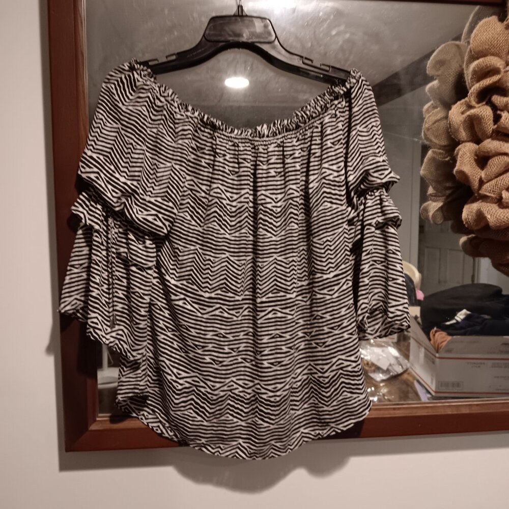 White House Black Market Off the shoulder Top Size Small - Picture 2 of 4